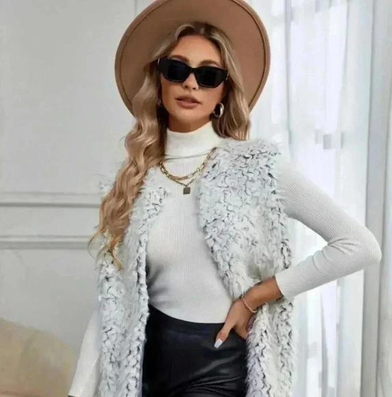 Super cuter woman’s vest very fluffy - Picture 2 of 5